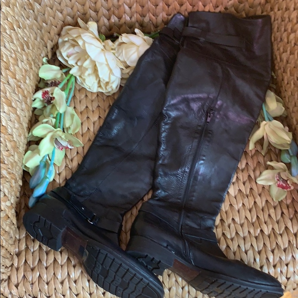 Boots - Picture 4 of 10